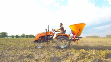 Разбрасыватель навесной (Лейка) Strumyk S-300 (300 л)